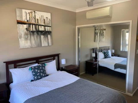 Modern Beach Apartment - Southport Accommodation 2