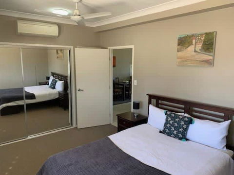Modern Beach Apartment - Southport Accommodation 3