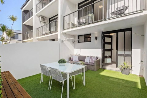 Modern Courtyard Oasis For Easy Beachside Living - Southport Accommodation 0