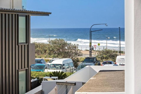 Modern Courtyard Oasis For Easy Beachside Living - Southport Accommodation 1