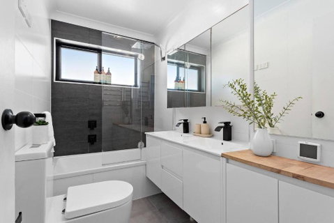 Modern Courtyard Oasis For Easy Beachside Living - Southport Accommodation 2