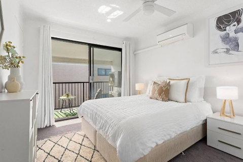 Modern Courtyard Oasis For Easy Beachside Living - Southport Accommodation 3