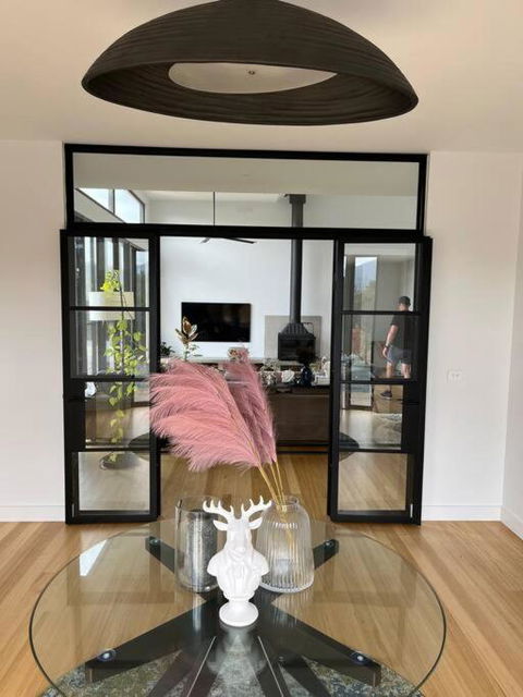 Modern Farmhouse - Southport Accommodation 1