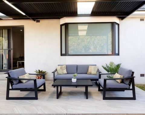 Modern Home In The Heart Of Bankstown - Southport Accommodation 1