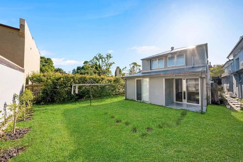 Modern Self-contained Studio At Crows Nest - Accommodation Southport 0