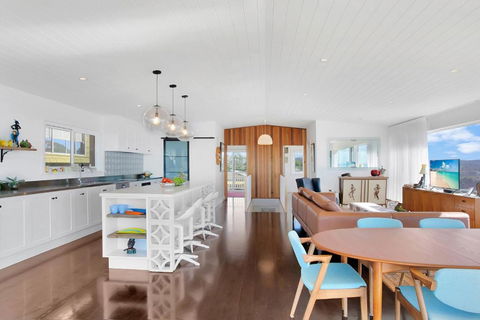 Monash Beach House - Oceanfront - Southport Accommodation 1