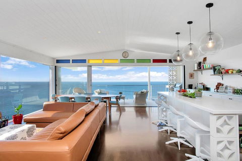Monash Beach House - Oceanfront - Southport Accommodation 2