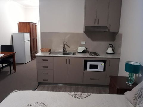 Moe Motor Inn - Contactless 24 Hour Checkinn Available - Southport Accommodation 3