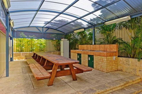 Mountway Holiday Apartments - Southport Accommodation 3