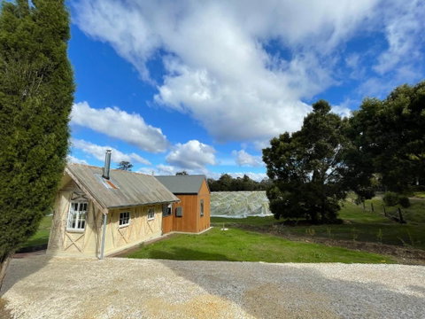 NEST- Luxury Vineyard Accommodation - Southport Accommodation 3