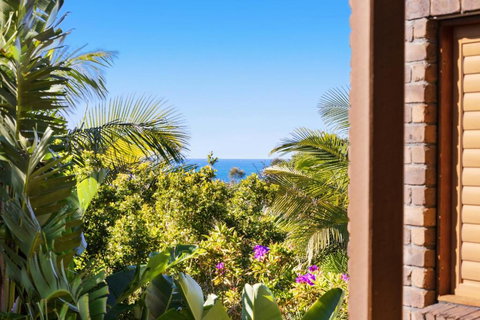 NEW Luxury Angourie Villa! Dream Location, WiFi ++ - Accommodation Southport 3