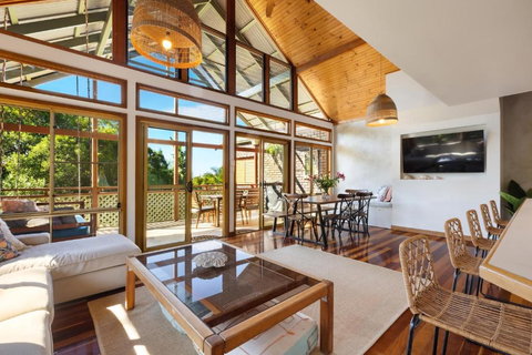 NEW Luxury Angourie Villa! Dream Location, WiFi ++ - Accommodation Southport 0