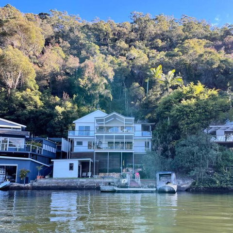 NINE At Berowra Waters, Luxury Waterfront With Hot Tub - Southport Accommodation 2