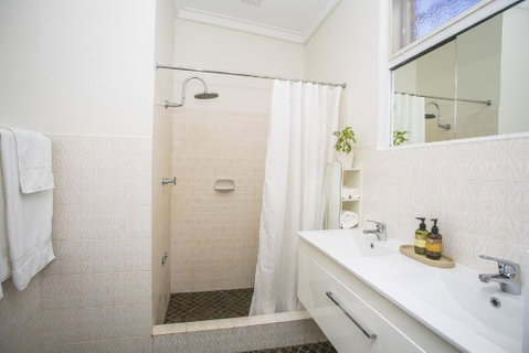 NOR214 - Northstead Coastal Charm - Southport Accommodation 3