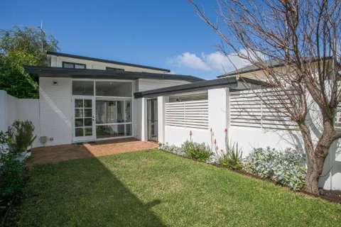 NOR214 - Northstead Coastal Charm - Southport Accommodation 2