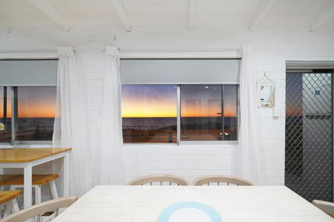 OCEA84 - Quinns Beach Shack: Ocean Views - Accommodation Southport 1