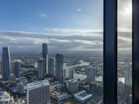 Oceanfront Escape 2 Beds Home With Pool And Carpark - Southport Accommodation 0