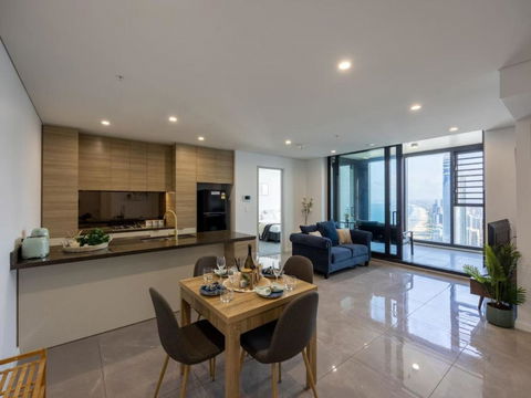 Oceanfront Escape 2 Beds Home With Pool And Carpark - Southport Accommodation 1