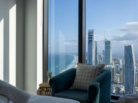 Oceanfront Escape 2 Beds Home With Pool And Carpark - Southport Accommodation 2