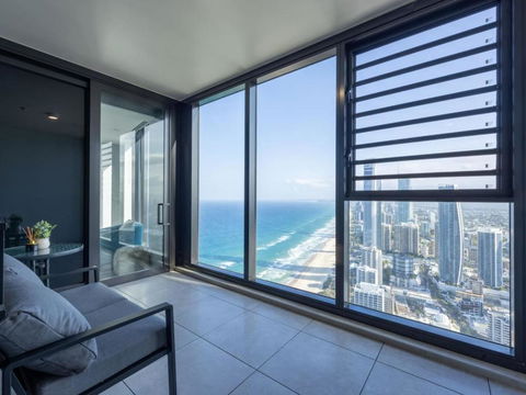 Oceanfront Escape 2 Beds Home With Pool And Carpark - Southport Accommodation 3