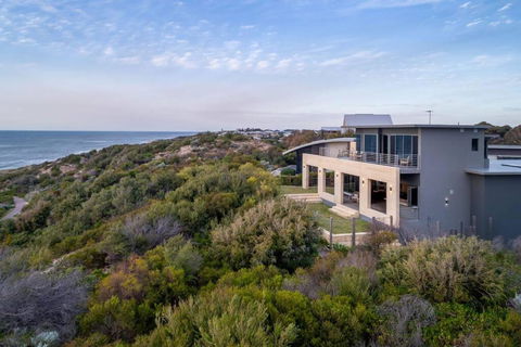 Oceanic I Private Properties - Southport Accommodation 0