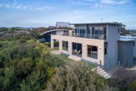 Oceanic I Private Properties - Southport Accommodation 1