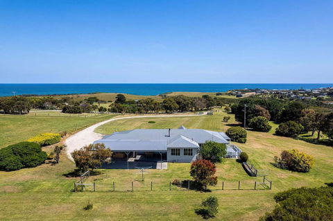 Oceanview On The Hill - Southport Accommodation 0