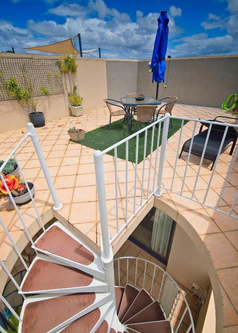 Oceanview4 - Southport Accommodation 1