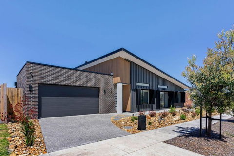 Opulence Cove - Southport Accommodation 1