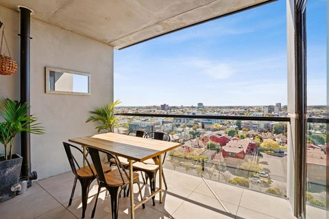 Ovation - New Footscray Apt W Parking & Pool - Accommodation Southport 3