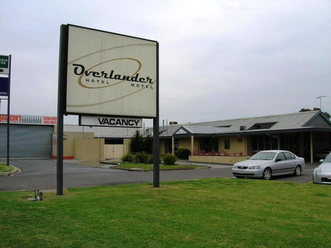 Overlander Hotel Motel - Accommodation Southport 1