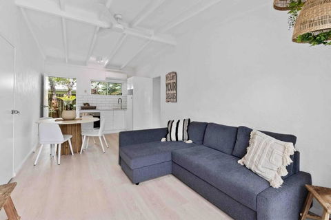 PA2 Stunning Sunshine Beach Apt Pets Welcome - Southport Accommodation 0