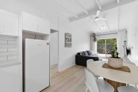 PA2 Stunning Sunshine Beach Apt Pets Welcome - Southport Accommodation 1
