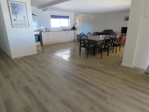 PACEYS PLACE - Southport Accommodation 1