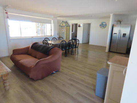 PACEYS PLACE - Southport Accommodation 3