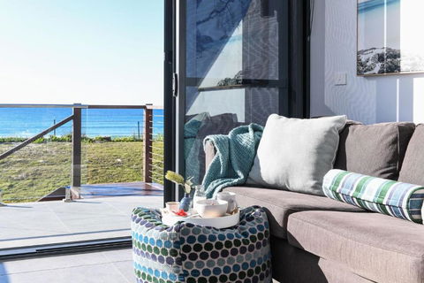 Pacific Dawn On The Beach One - Southport Accommodation 1