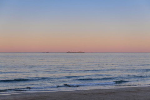 Pacific Dawn On The Beach One - Southport Accommodation 3