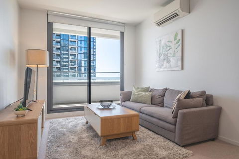 Panoramic Views 2br With Pool And Free Carpark - Southport Accommodation 0