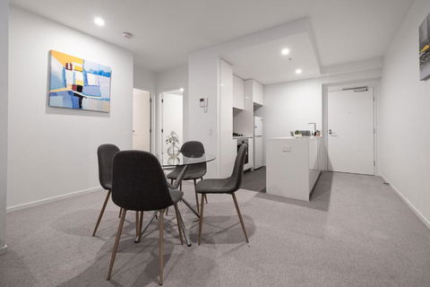 Panoramic Views 2br With Pool And Free Carpark - Southport Accommodation 3