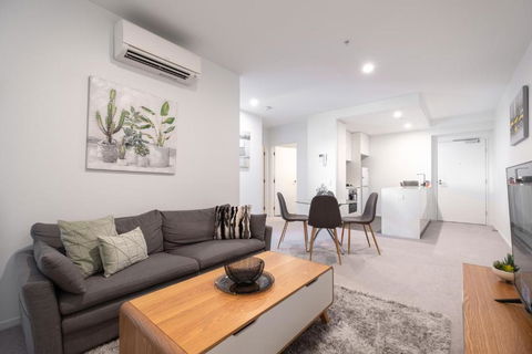 Panoramic Views 2br With Pool And Free Carpark - Southport Accommodation 1