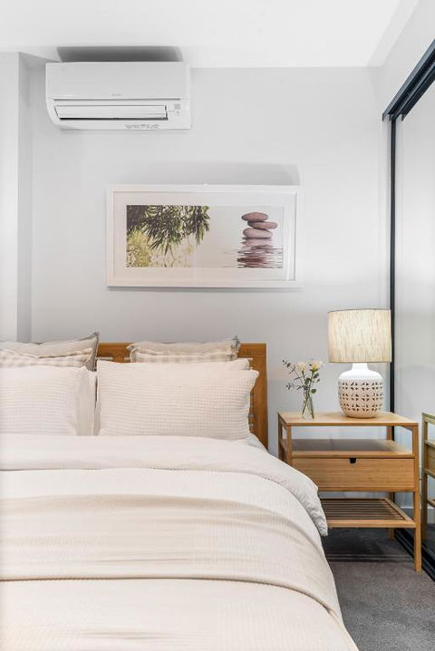 Park Life! Elegant & Sun-Filled 2 Bed 2 Bath Home In Caulfield North - Southport Accommodation 1