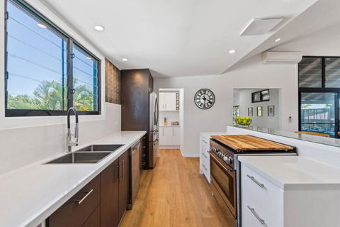 PACIFIC Stunning Coastal Home The Perfect Family Getaway - Southport Accommodation 2