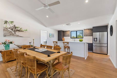PACIFIC Stunning Coastal Home The Perfect Family Getaway - Southport Accommodation 3