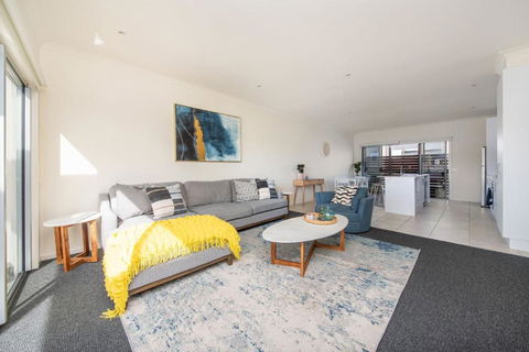 Page Seven By Property Mums - Southport Accommodation 2