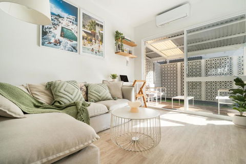 PALMA - Couples Beach Shack! - Southport Accommodation 0