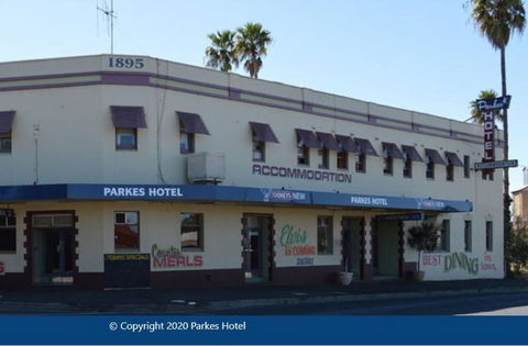Parkes Hotel - Southport Accommodation 0