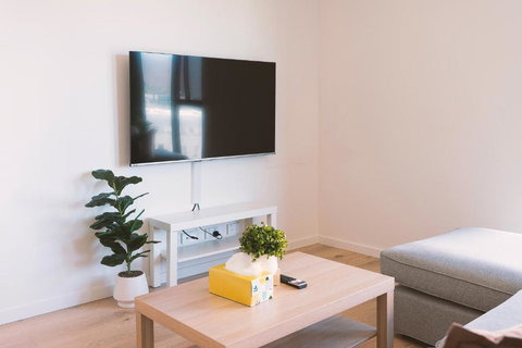 Patio Mt View 1BR Apt In CBD Near ANU And Museum With Free Parking And WiFi - Southport Accommodation 1