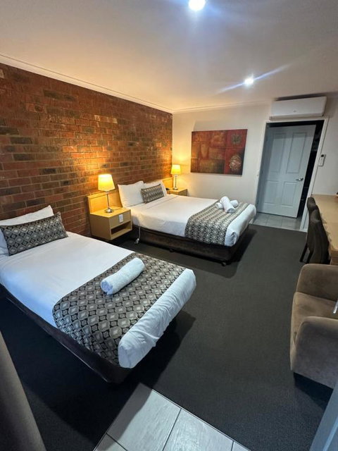 Pevensey Motor Lodge - Accommodation Southport 1