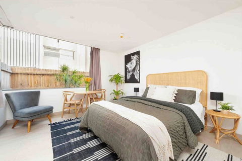 PERFECT STAY 2MIN By WALK TO THE BEACH FREE PARKING - Southport Accommodation 0