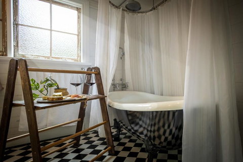 Pet-Friendly Blue Mountains Cottage With Indoor Fireplace - Accommodation Southport 1